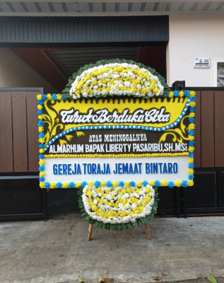 Papan Bunga Duka di Komet