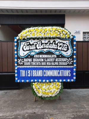 Papan Bunga Duka di Komet